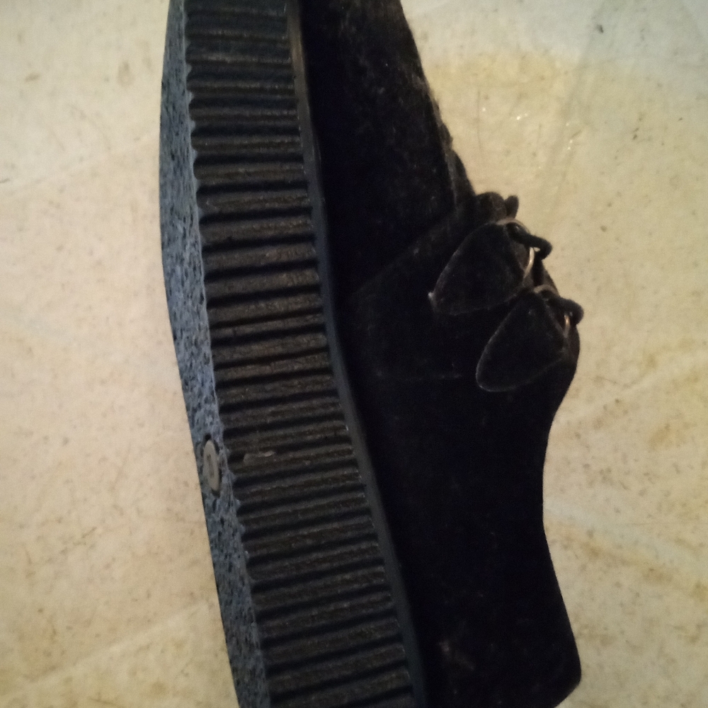 These are a size 39 in China; so, I believe these to be six and a half or seven.
